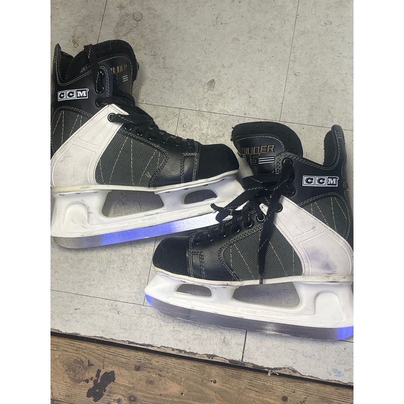 Used CCM Intruder 55 Size 8 Skates