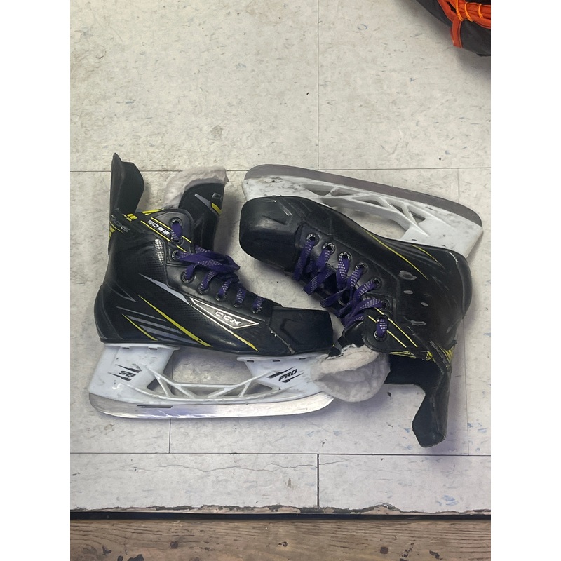 Used CCM Tacks 3092 Size 3 Skates