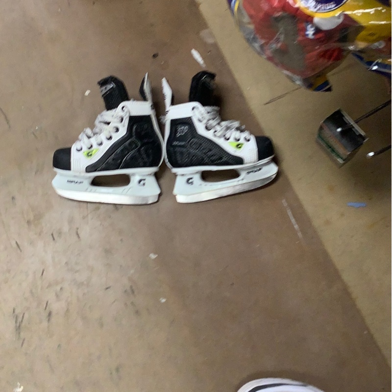 Used Graf Supra 370 9y skate|9.0|Youth