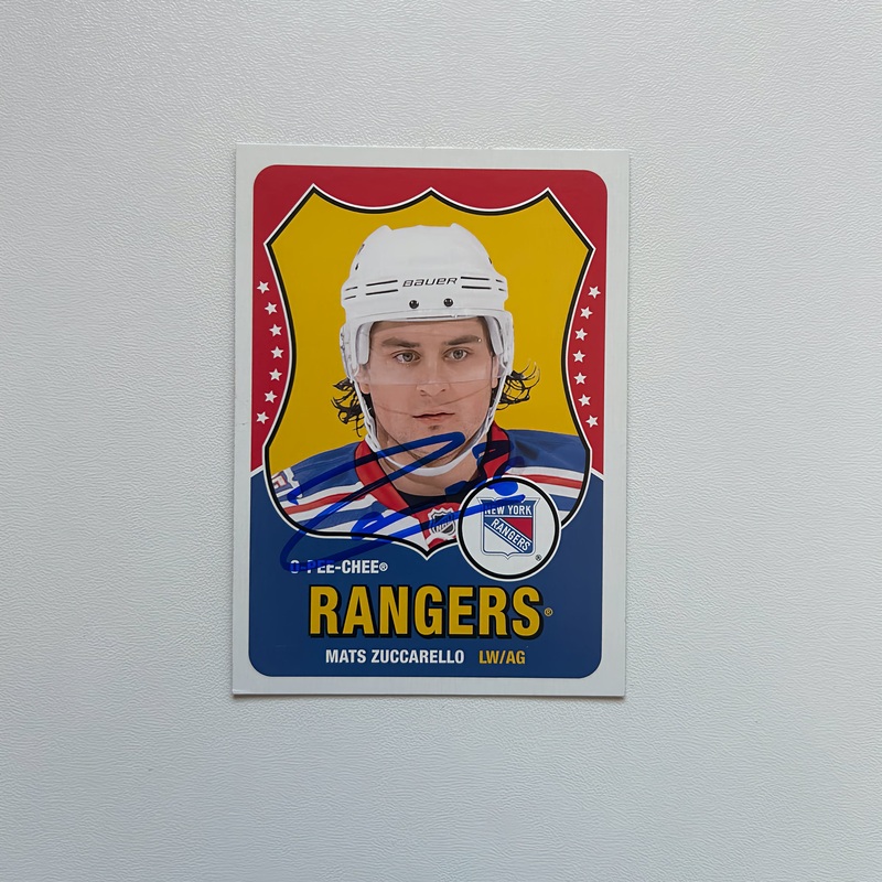 2010-11 OPC Retro #611 MATS ZUCCARELLO Autographed Rookie Card