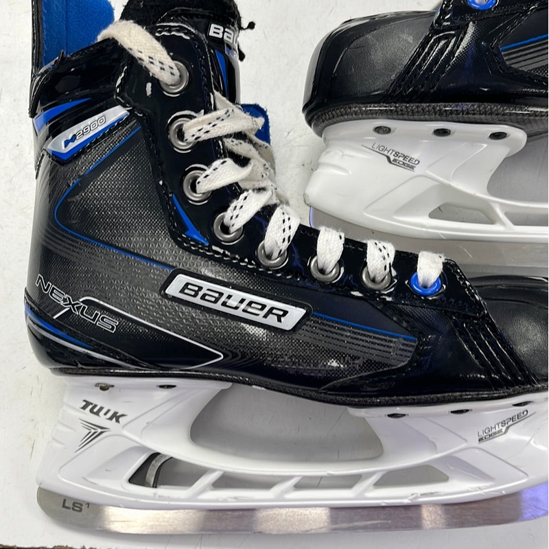 Used Bauer Nexus N2900 4.5EE Player Skates