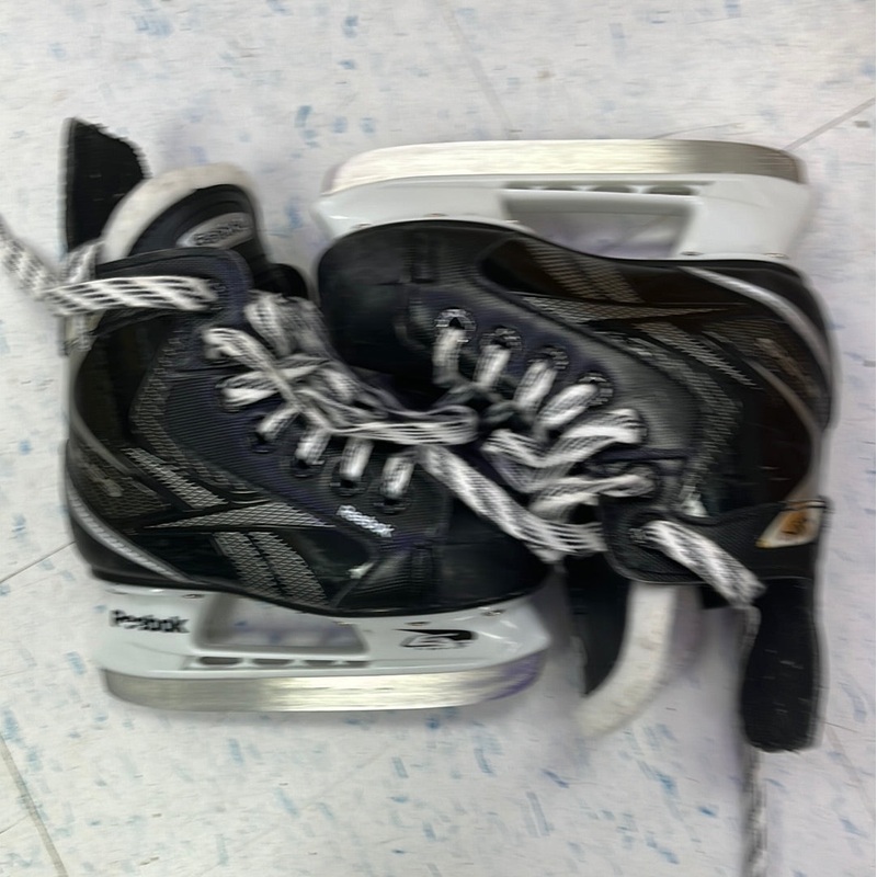 Used Reebok 14K Size 9 Youth Player Skates