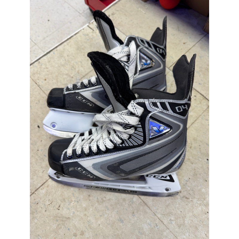 Used CCM Vector 04 Skates Size 7.0 E
