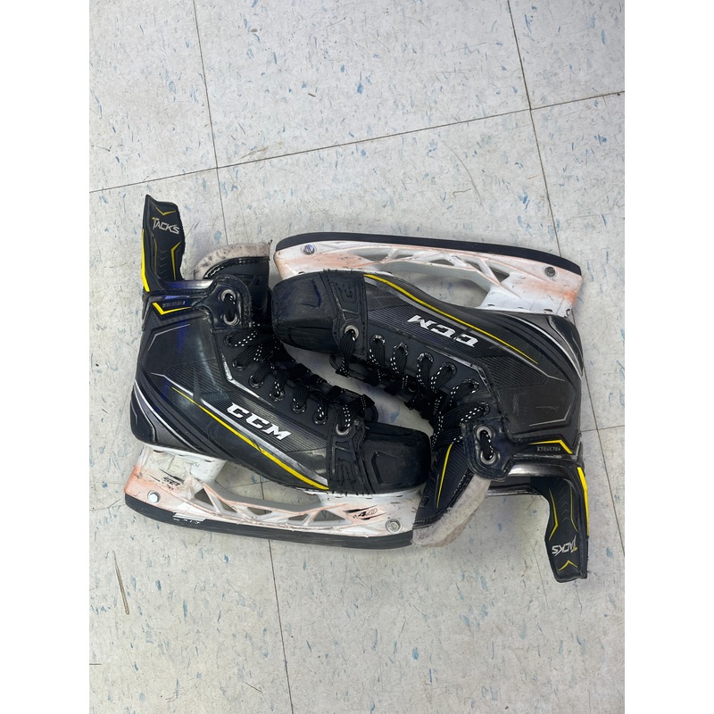 Used CCM Tacks 9090 Size 5.5 Skates