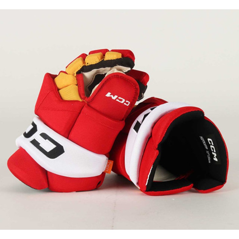 13 CCM HGTKXFSP Gloves – Team Stock Calgary Flames #2