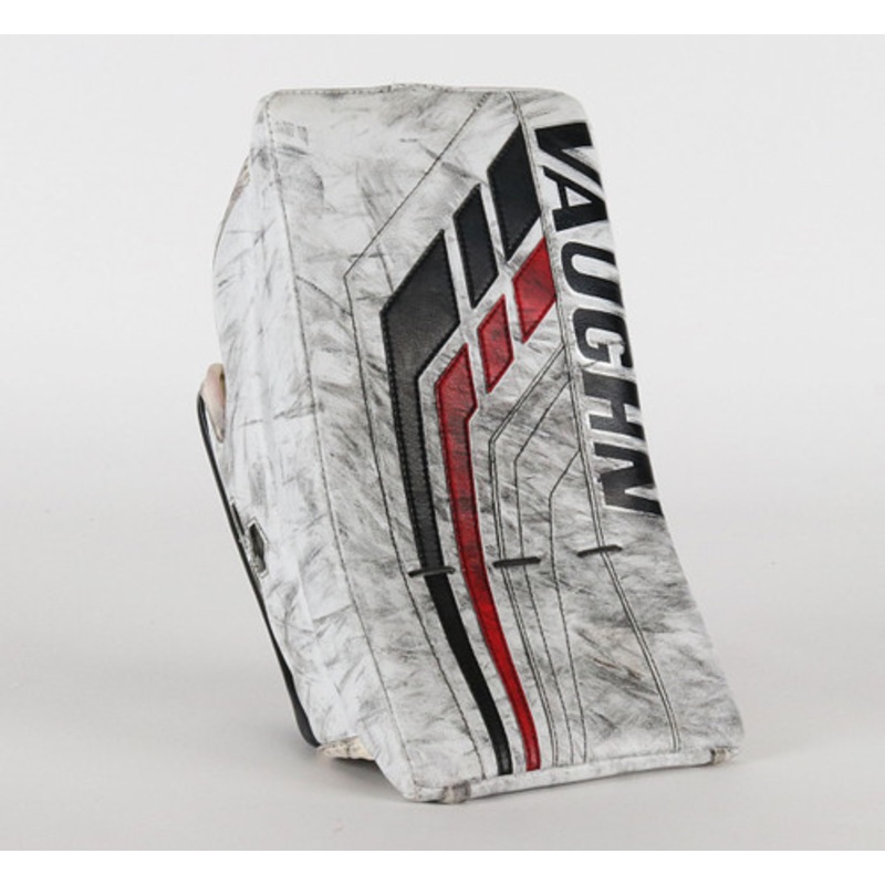 Regular – Vaughn Velocity VE8 Pro Carbon White Blocker – Kevin Lankinen Chicago Blackhawks