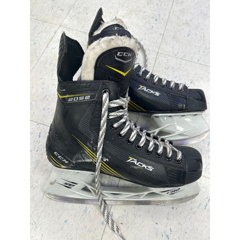 Used CCM Tacks 2052 Player Skates