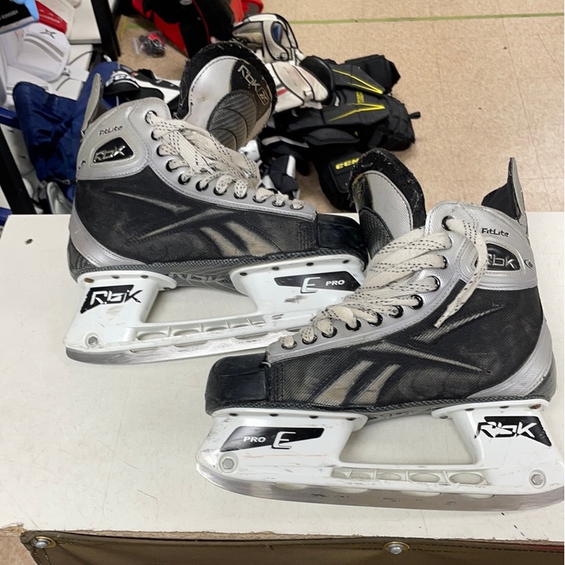 Used Reebok 4k 7.5D Player Skates