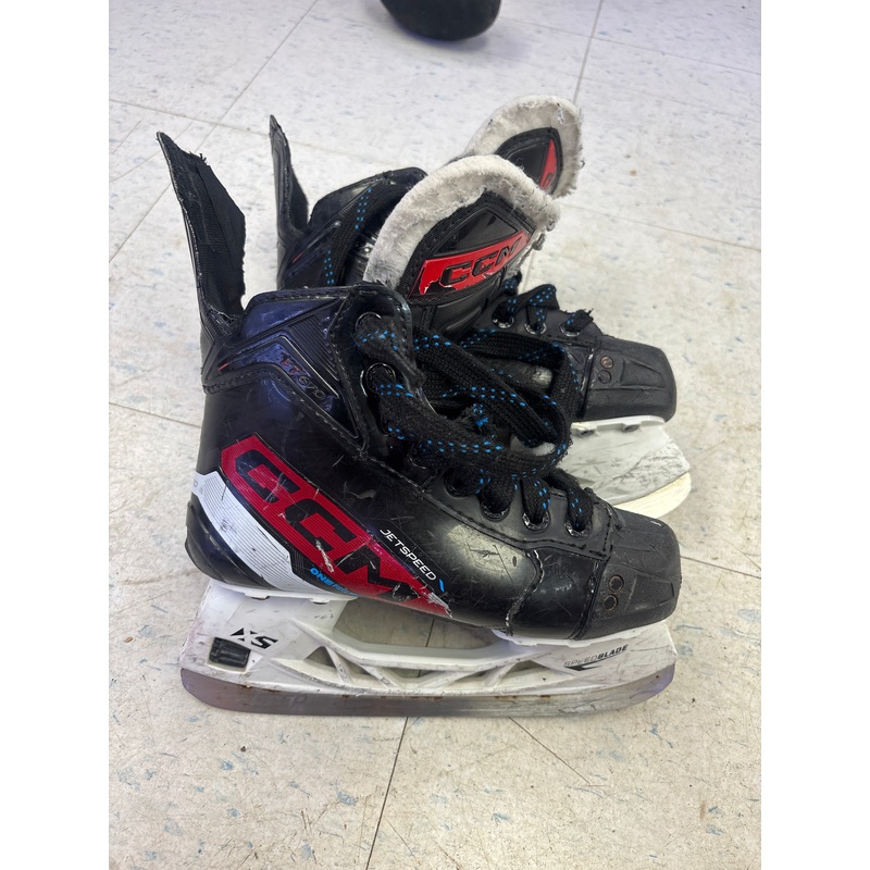 Used CCM JetSpeed FT670 Size 2.0 Regular Skates