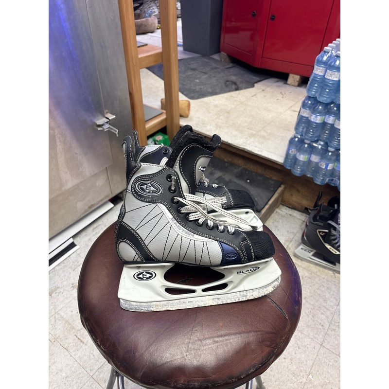 Used Easton Thyphoon Size 4.0 EE Skates