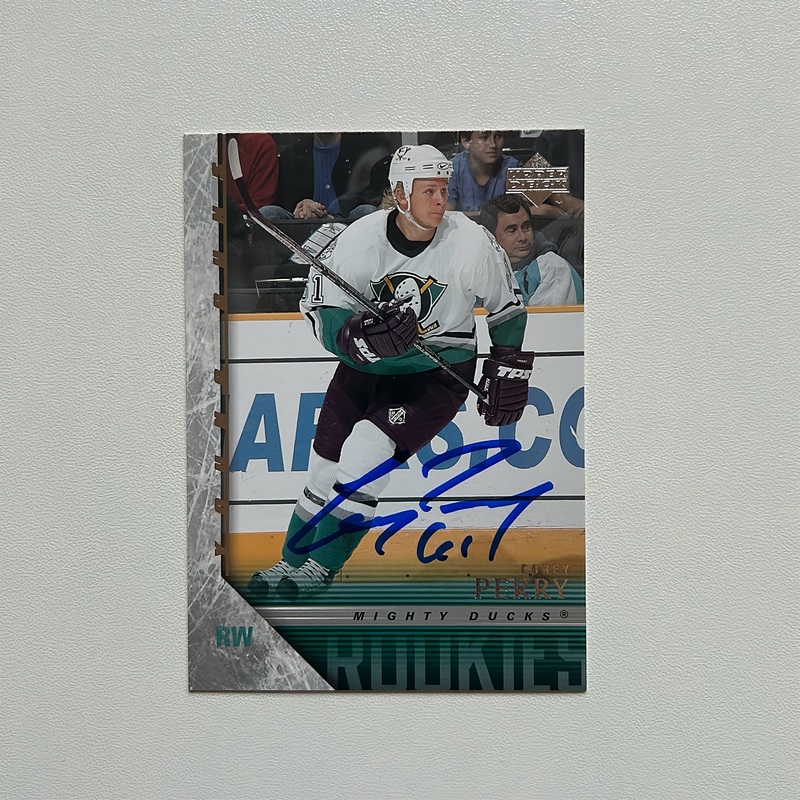 2005-06 UD Young Guns #204 COREY PERRY Autographed Rookie Card