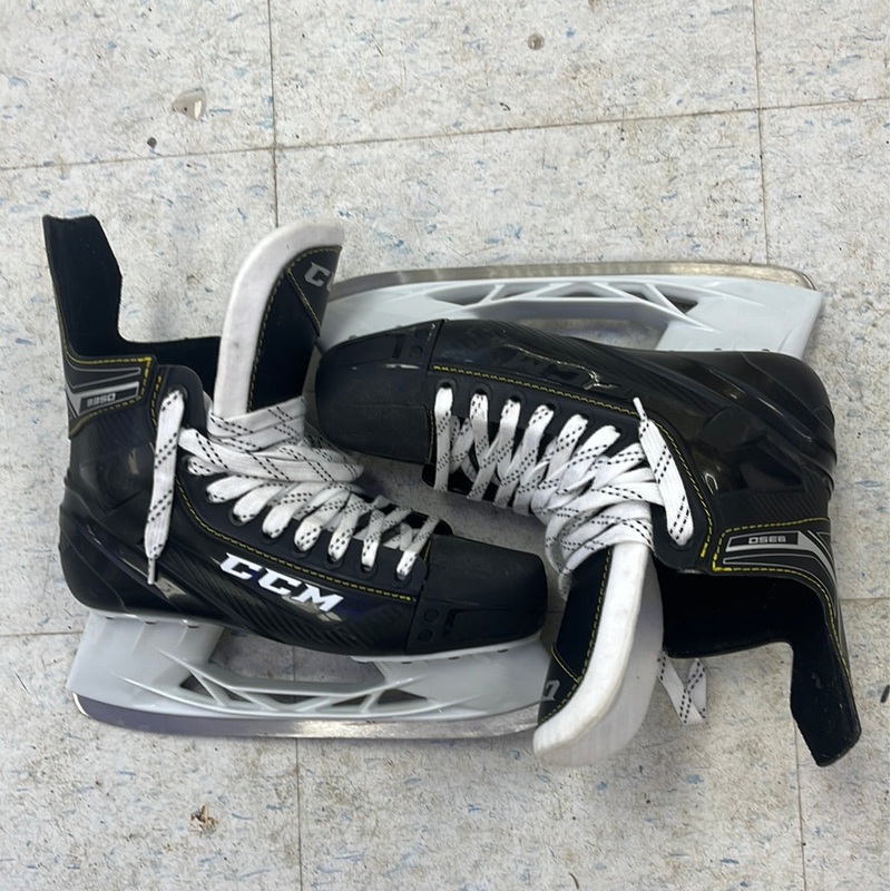 Used CCM Tacks 9350 Size 9 Player Skates