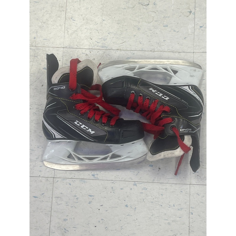 Used CCM Tacks 9040 Size 1 Skates