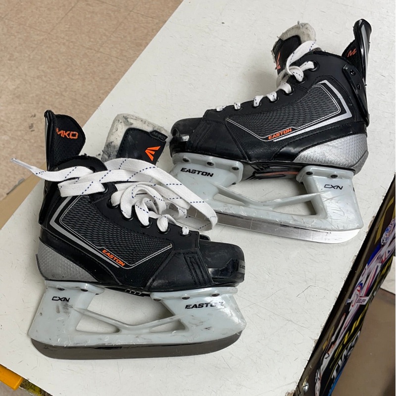 Used Easton Mako 11.5EE Youth Skates