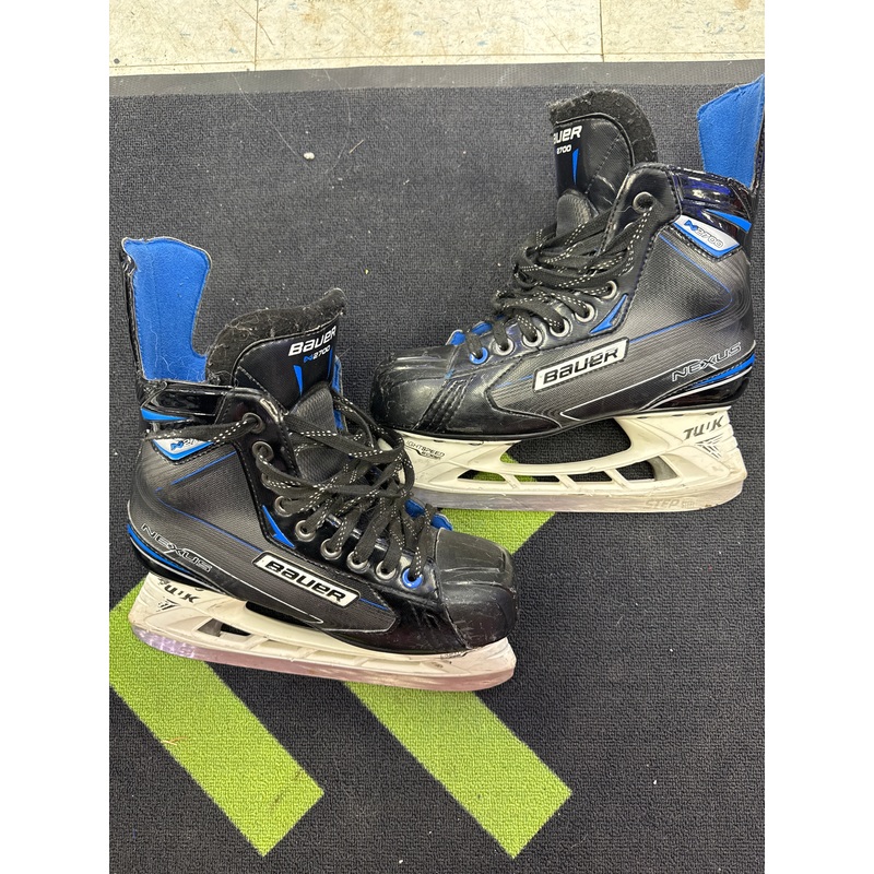 Used Bauer Nexus N2700 8.5D Player Skates
