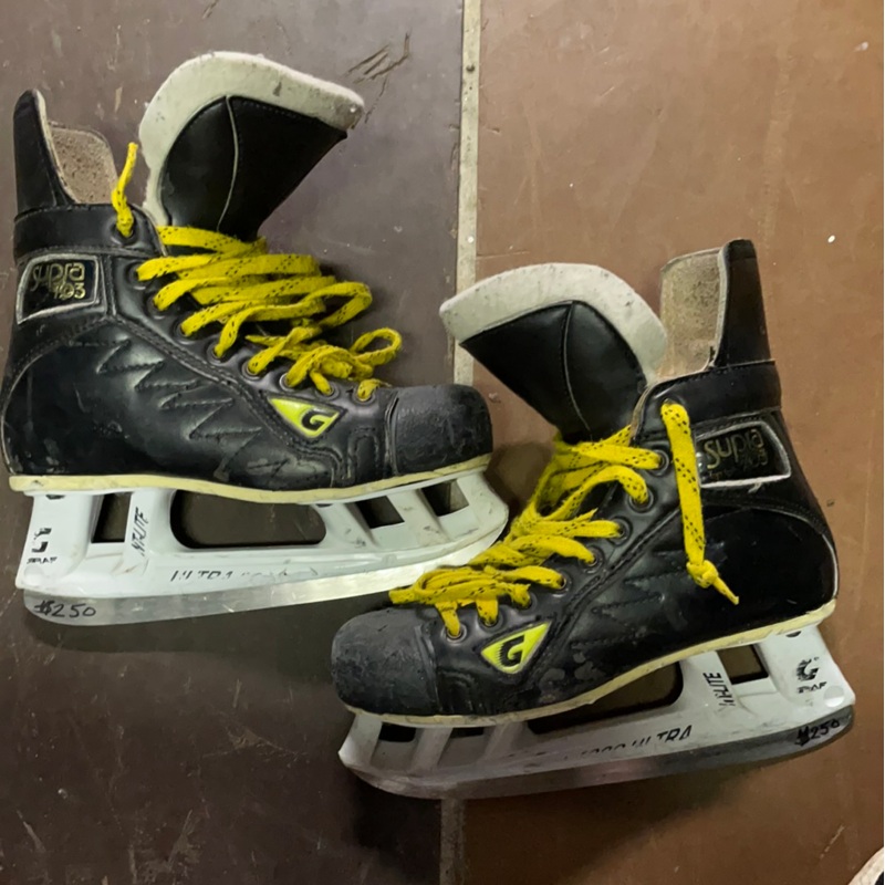 Used Graf Supra 703 6.5D Top Light Player Skates