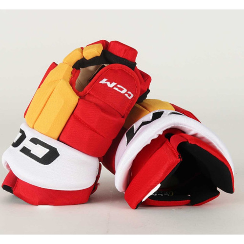15 CCM HGTKPP Gloves – Team Stock Calgary Flames