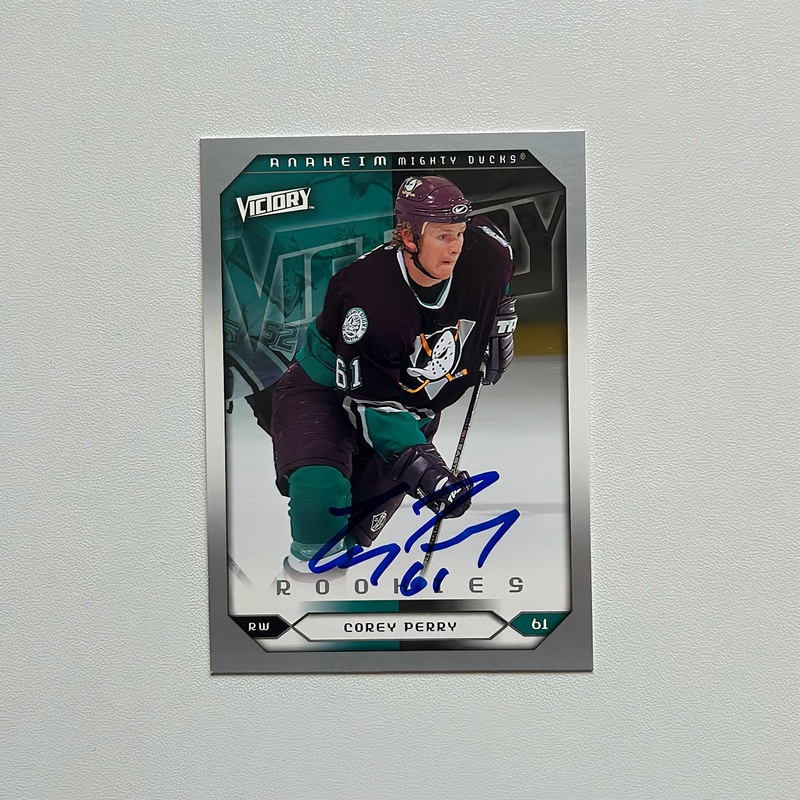 2005-06 UD Upper Deck Victory #281 COREY PERRY Autoraphed Rookie Card