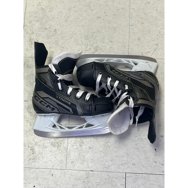 Used CCM Tacks AS 550 Size 12 Youth Skates