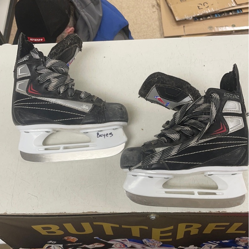 Used NHLPA 11D Youth Player Skates