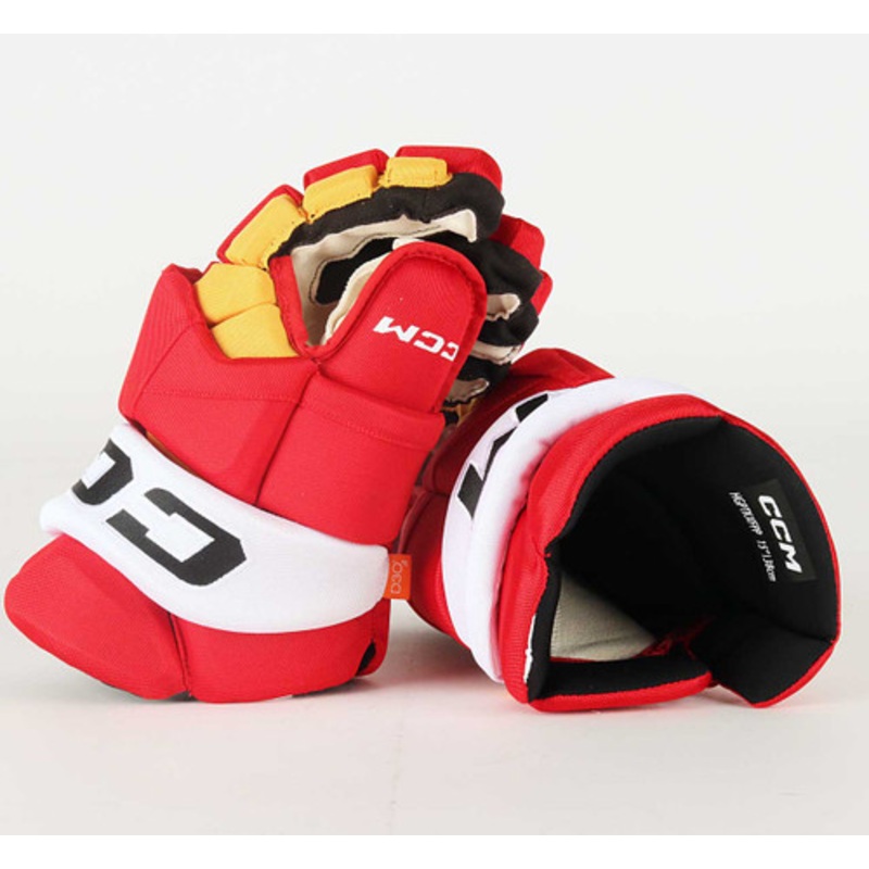 15 CCM HGTKXFSP Gloves – Team Stock Calgary Flames #2