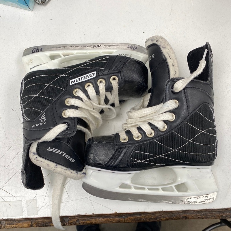 Used Bauer Nexus 22 Size 11 Youth Skates