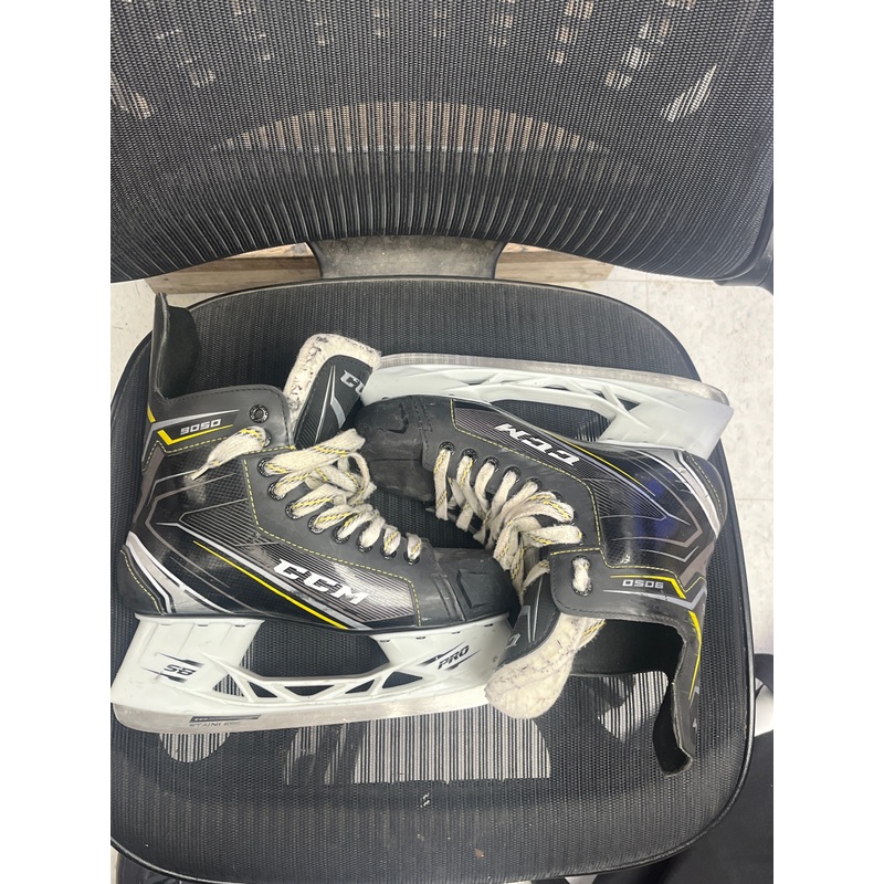 Used CCM Tacks 9050 Size 7 Skates