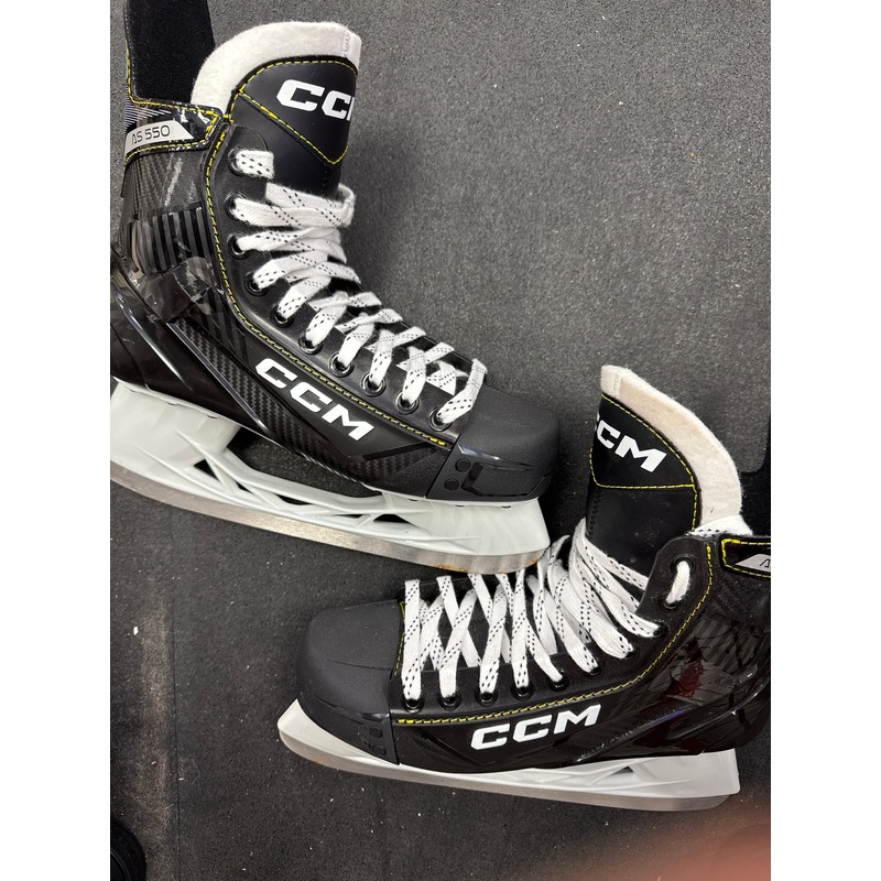 Used CCM Tacks AS550 8D Player Skates