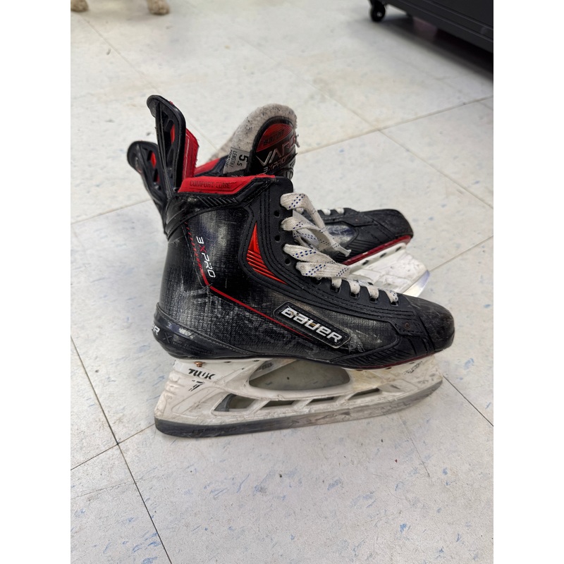 Used Bauer Vapor 3X PRO Player Skates 5.5 Fit 1