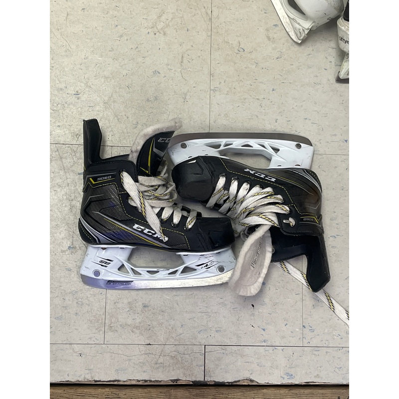 Used CCM Tacks 9060 Size 1.5 Skates