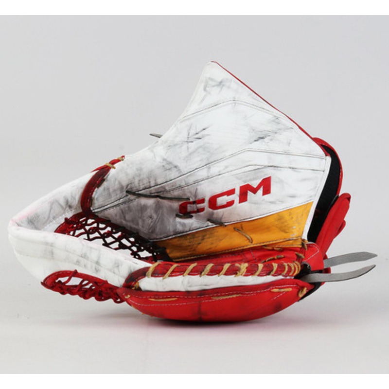 Full Right – CCM Extreme Flex 6 White Glove – Daniil Chechelev Rapid City Rush