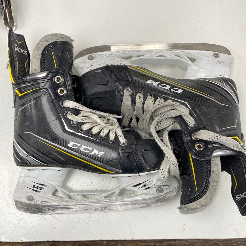 Used CCM Tacks 9090 6 D Skates
