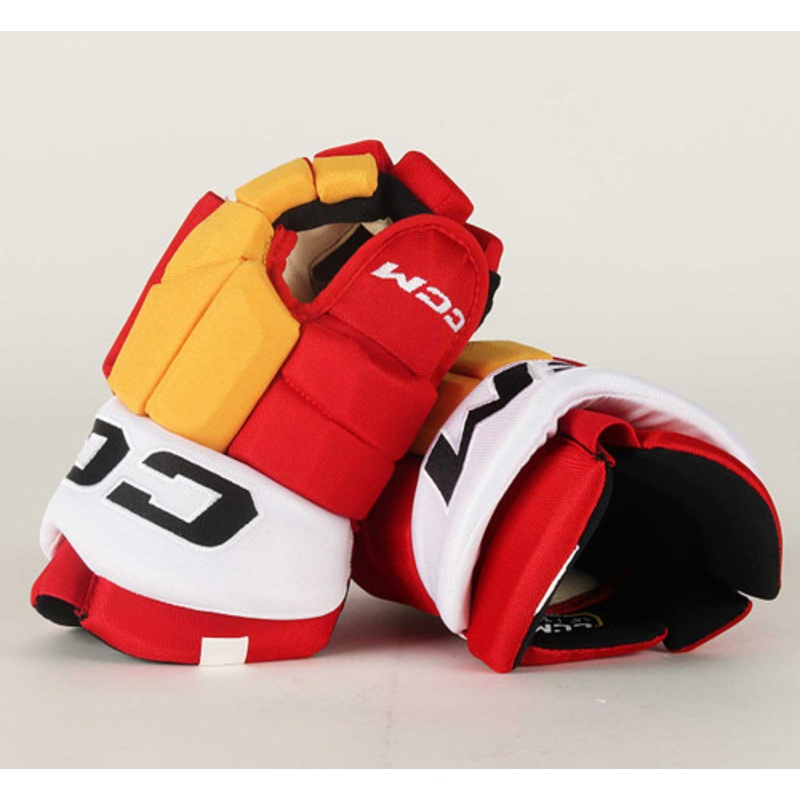 14 CCM HGTKPP Gloves – Team Stock Calgary Flames #3