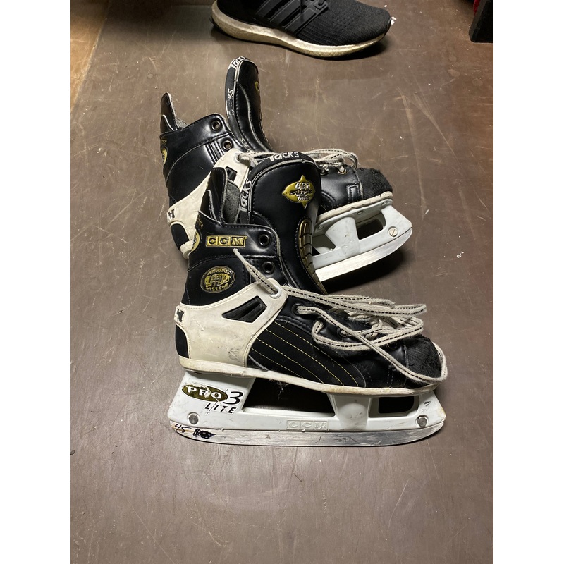 Used CCM Tacks 652 3.5D Player Skates