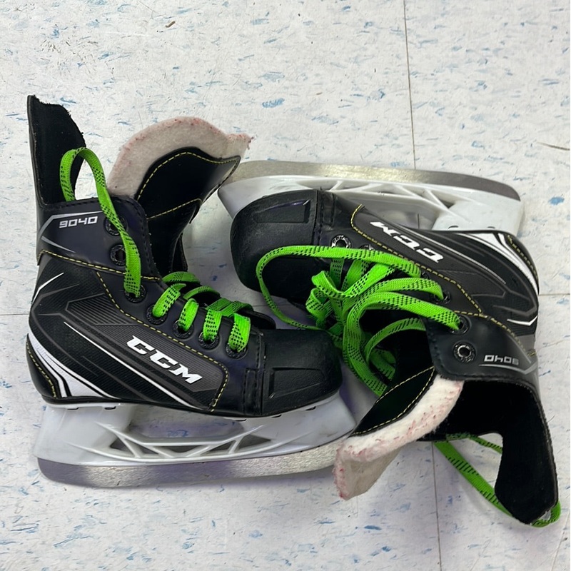 Used CCM Tacks 9040 Size 11 Youth Player Skates