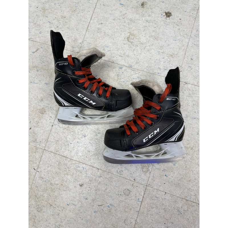 Used CCM Tacks 9040 12Y Player Skates