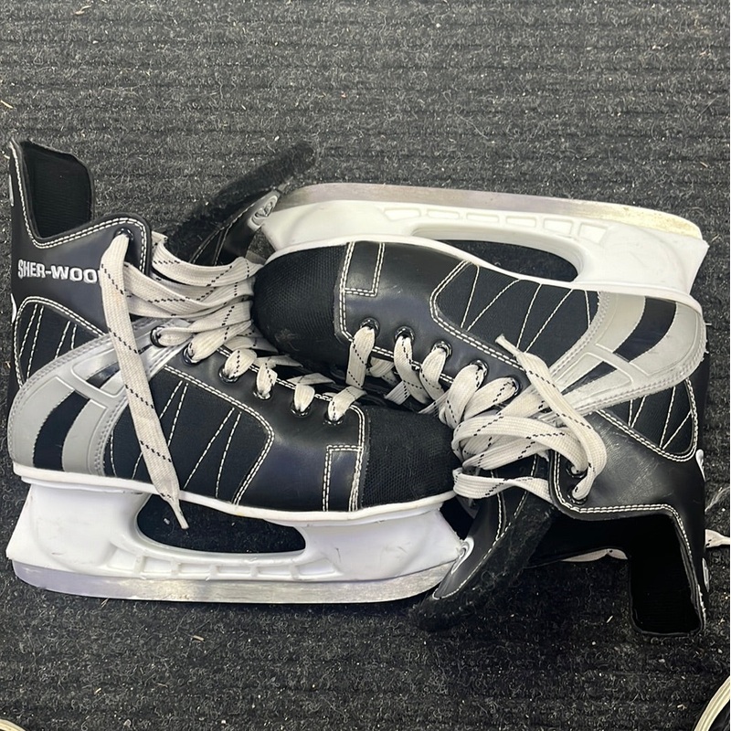 Used Sherwood 5500 Size 7 Player Skates