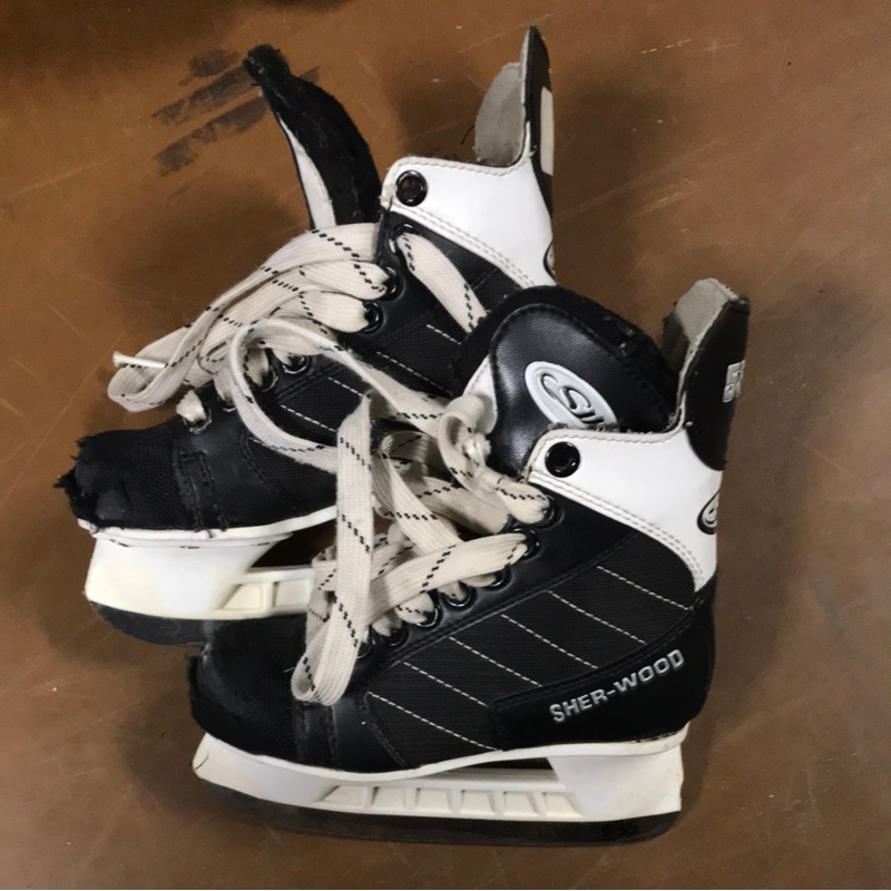 Used Sherwood 5500 Y13D Skates