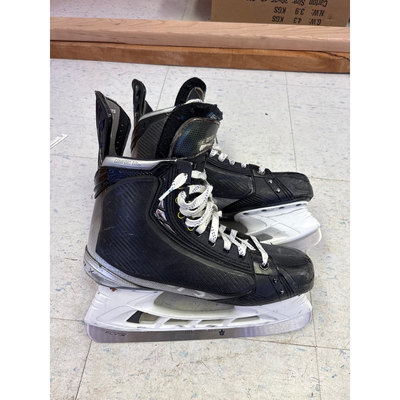 Used Bauer Hyperlite Size 9.0D Connor Dewar Skates